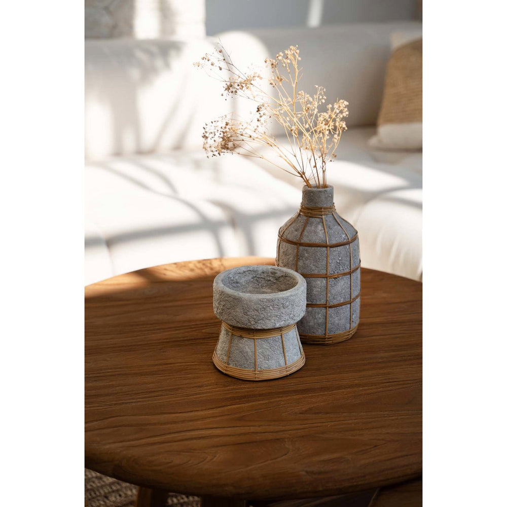 Natural concrete-look vase with rattan detail