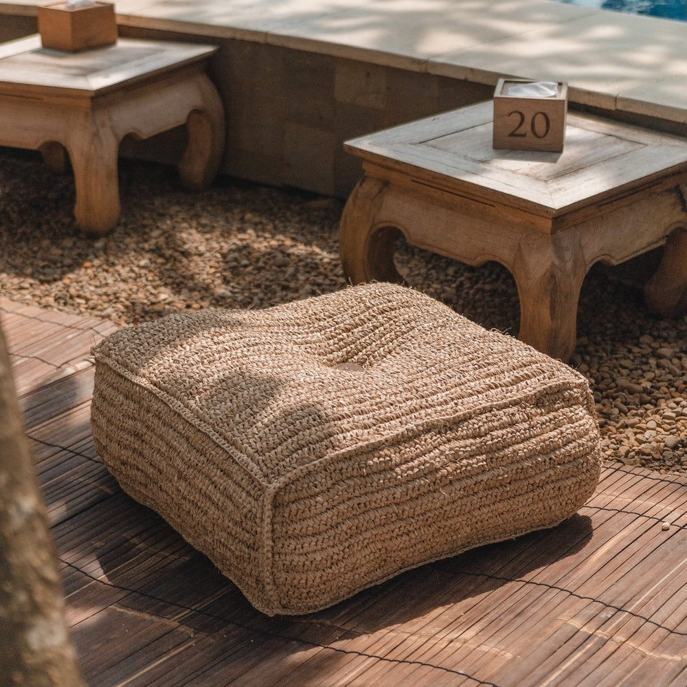 Beige woven raffia pouf