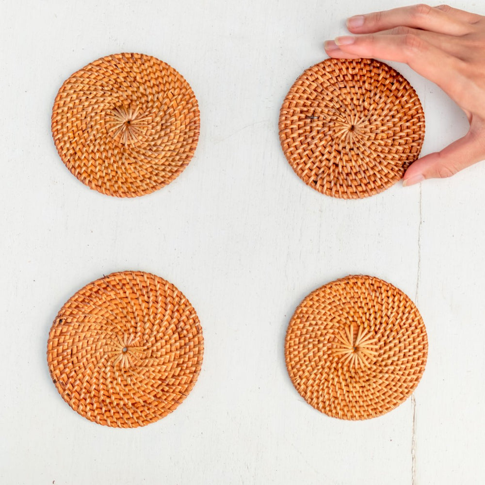 Round brown rattan coasters, set of 4