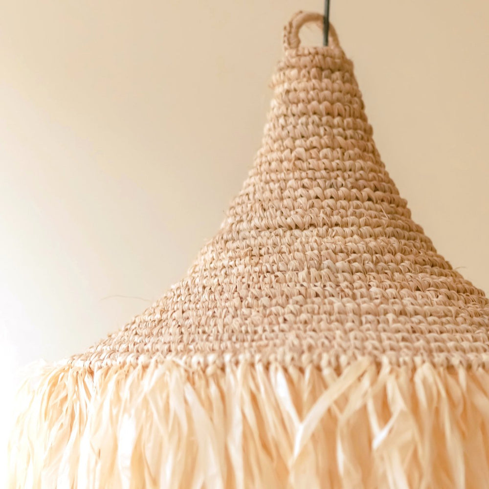 Beige raffia lampshade with fringes