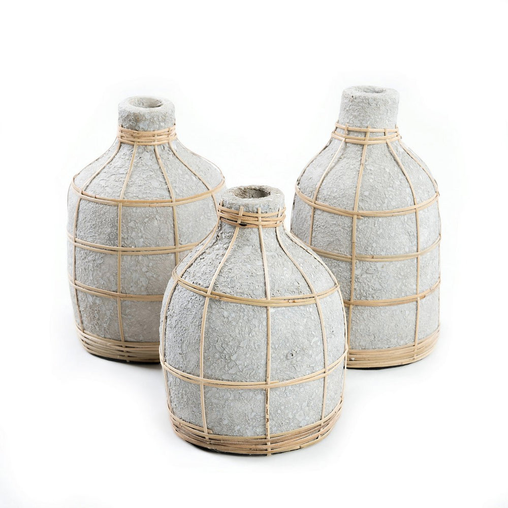 Natural concrete-look vase with rattan detail
