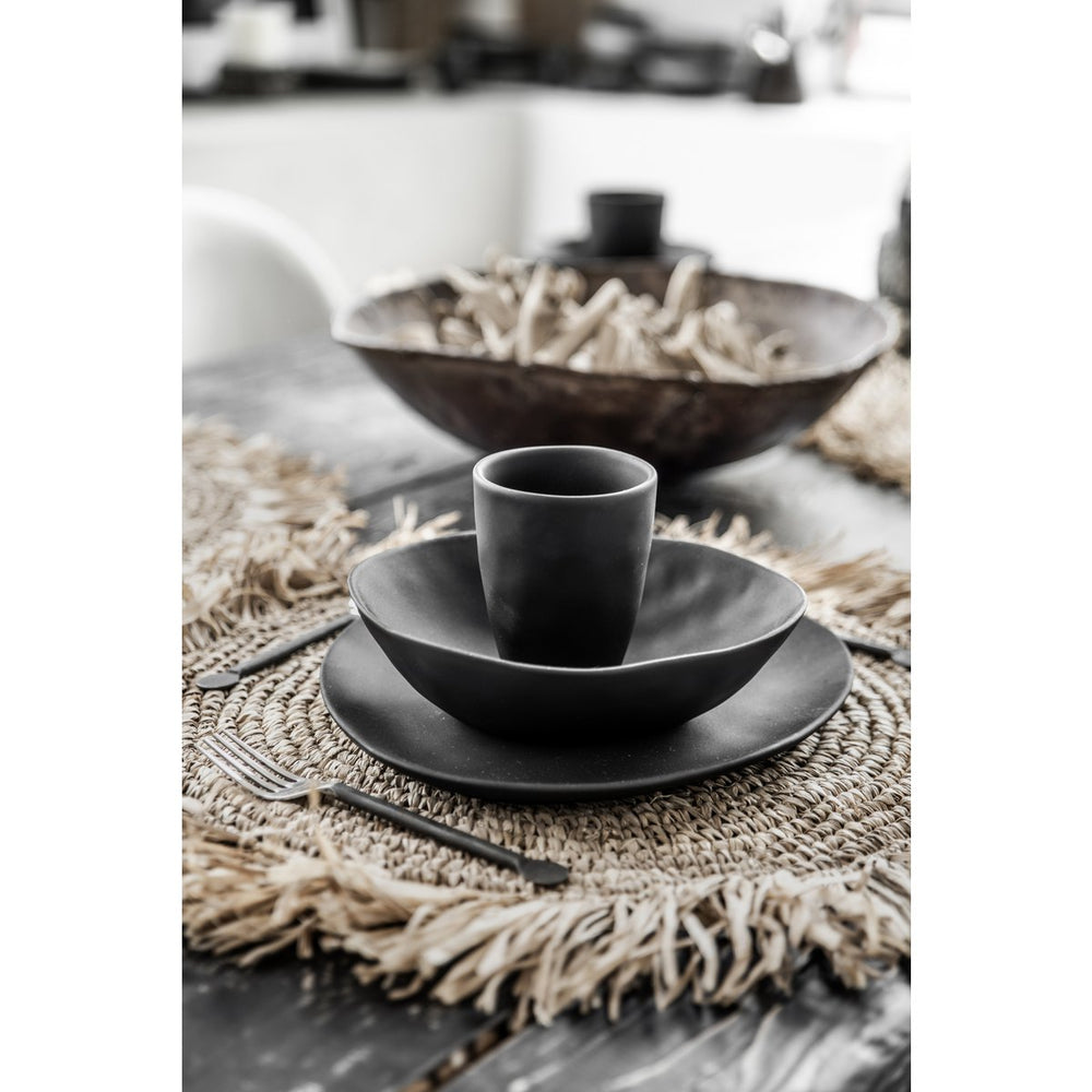 Natural raffia round placemat with fringe