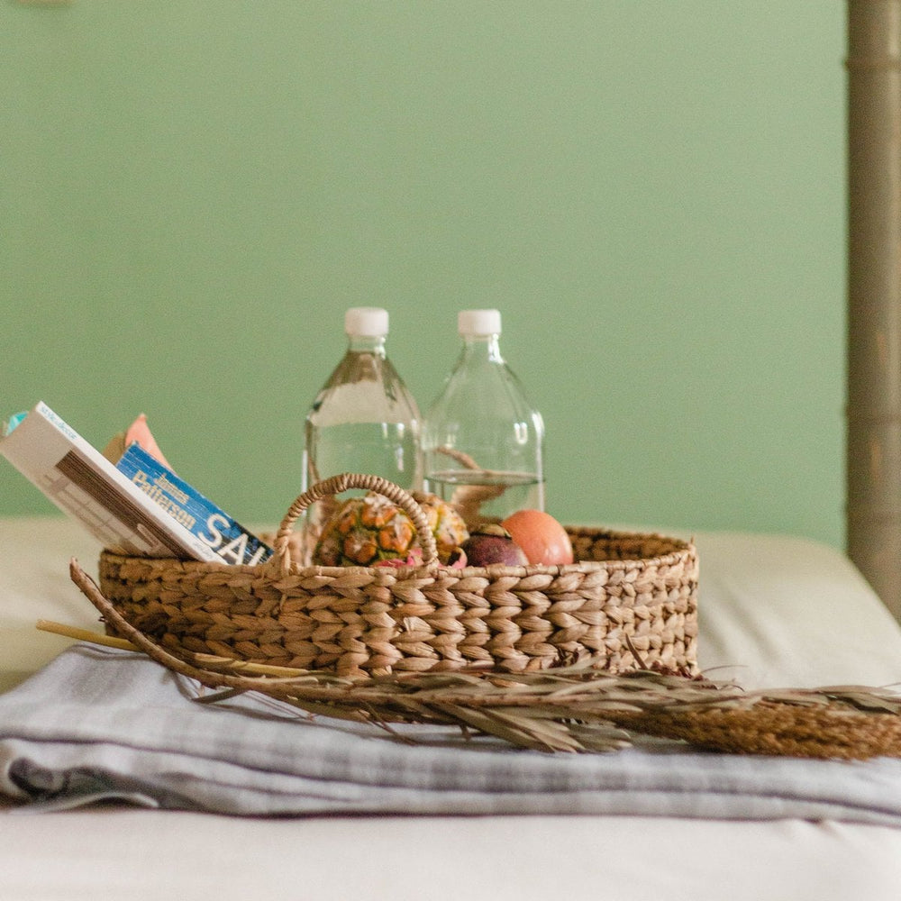 Beige woven water hyacinth tray with metal frame