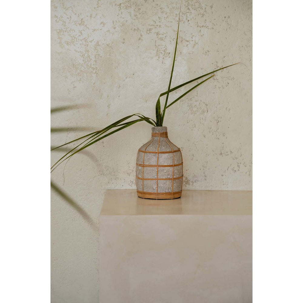 Natural concrete-look vase with rattan detail